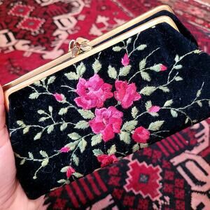 Vtg Embroidered Floral Rose Velvet coin purse Bond Street